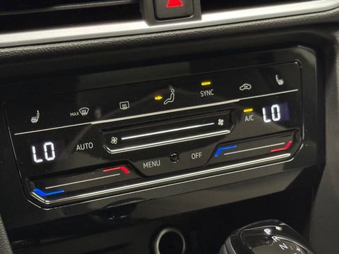 New 2025 Volkswagen Taos SE image 17