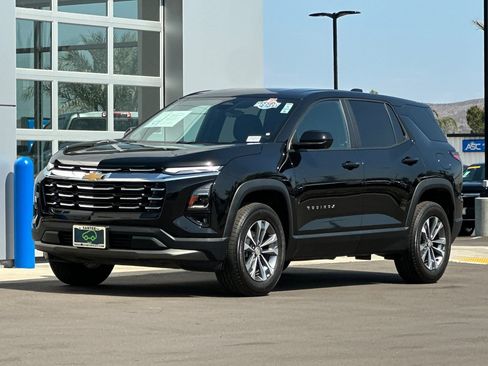 Used 2025 Chevrolet Equinox LT w/ Safety and Technology Package FWD image 8