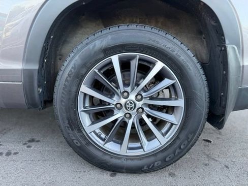 Used 2017 Toyota Highlander XLE w/ Carpet Mat Package AWD/4WD image 31