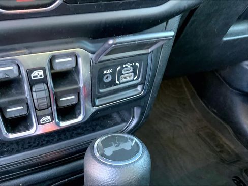 Used 2021 Jeep Wrangler Unlimited Sport AWD/4WD image 34