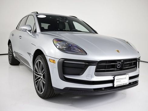 Certified 2026 Porsche Macan AWD/4WD image 9