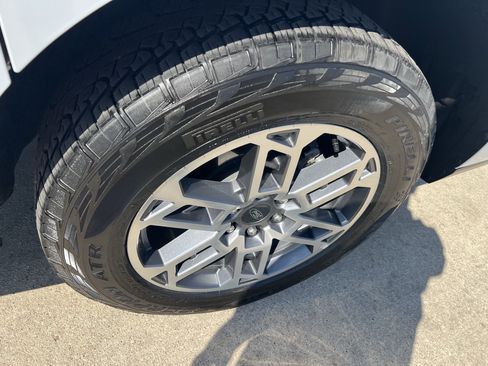 Used 2025 Ford Expedition Max Active image 4