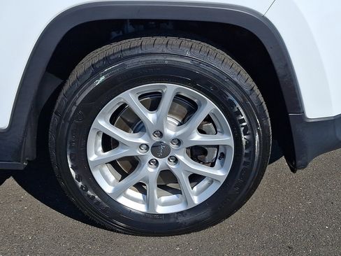 Used 2017 Jeep Cherokee Latitude w/ Comfort/Convenience Group image 8