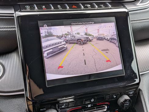 Used 2023 Jeep Grand Cherokee Altitude AWD/4WD image 19
