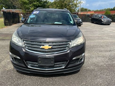 Used 2016 Chevrolet Traverse LT w/ Style and Technology Package image 2