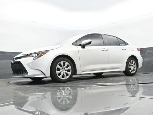 Used 2022 Toyota Corolla LE FWD image 12