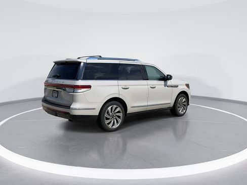Used 2022 Lincoln Navigator Reserve AWD/4WD image 7