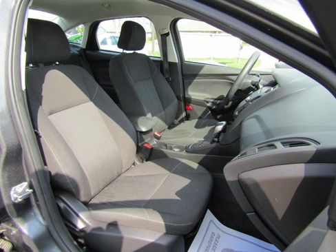 Used 2016 Ford Focus SE FWD image 27