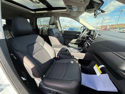 New 2025 Nissan Pathfinder Platinum w/ Cargo Package image 20