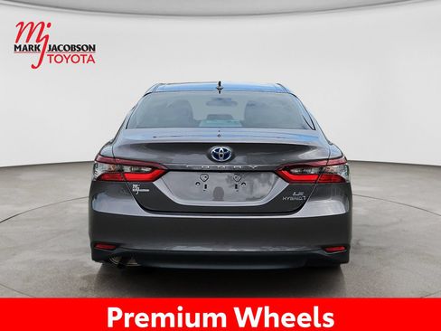 Used 2022 Toyota Camry LE FWD image 11