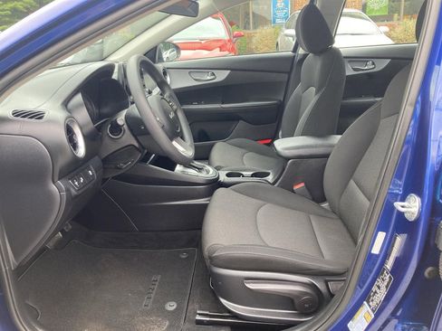 Used 2022 Kia Forte LXS w/ LXS Technology Package image 9