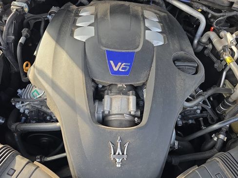 Used 2017 Maserati Quattroporte S GranSport image 56