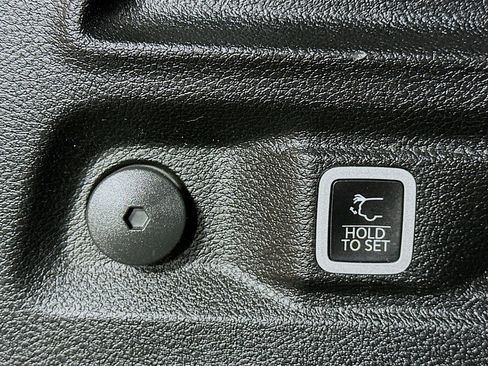 Used 2023 Jeep Grand Cherokee L Laredo image 31