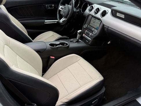 Used 2016 Ford Mustang Premium image 14