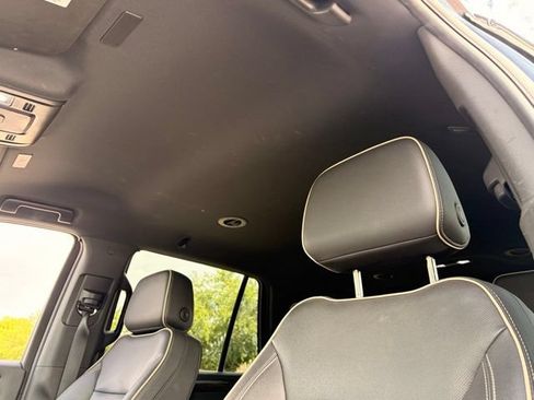 Used 2025 Chevrolet Tahoe Premier AWD/4WD image 11
