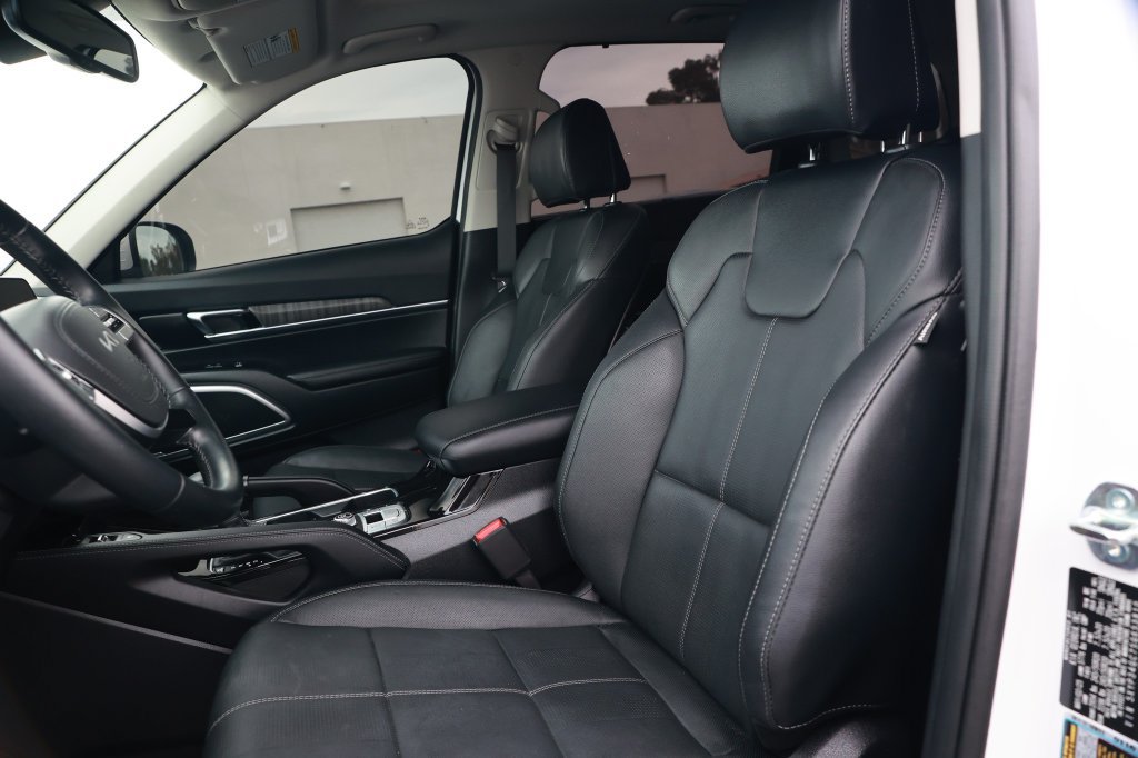 Used 2025 Kia Telluride EX w/ EX Captain's Chair Package FWD image 22