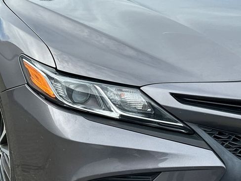 Used 2019 Toyota Camry SE image 8