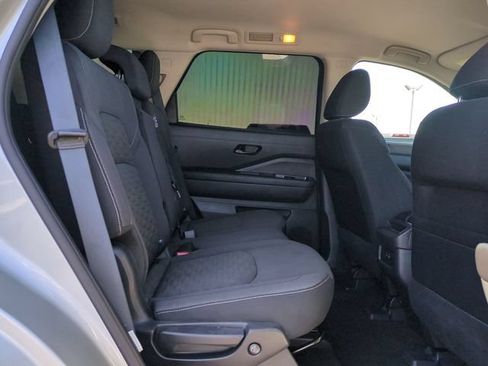 Used 2024 Nissan Pathfinder S FWD image 33