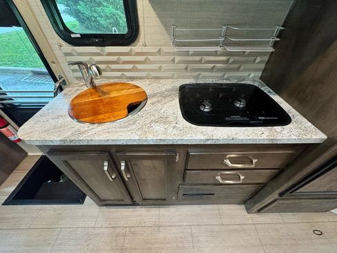 Used 2017 Mercedes-Benz Sprinter 3500 image 19