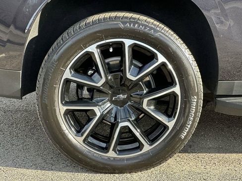 Used 2025 Chevrolet Suburban RST image 32