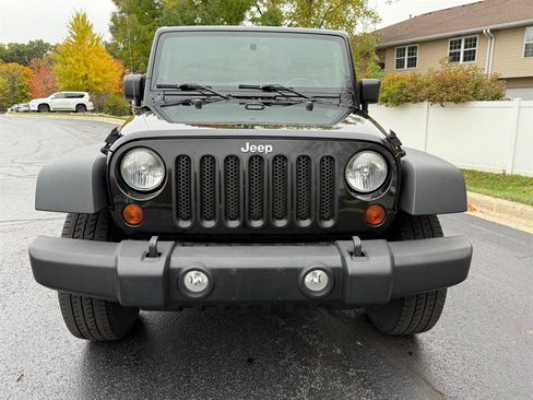 Used 2011 Jeep Wrangler Unlimited Rubicon w/ Connectivity Group image 13