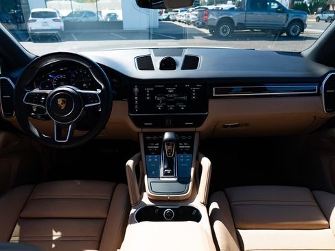 Used 2021 Porsche Cayenne AWD/4WD image 8