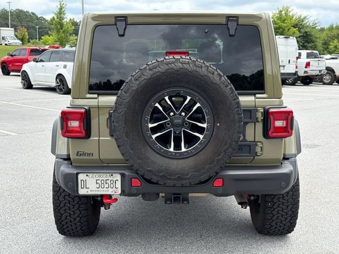 Used 2025 Jeep Wrangler Unlimited Rubicon AWD/4WD image 6