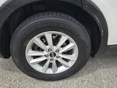Used 2019 Kia Sorento FWD V6 image 15