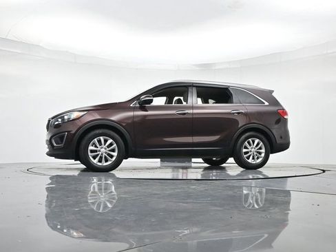 Used 2016 Kia Sorento LX w/ LX Convenience Package image 35