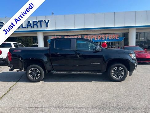 Used 2022 Chevrolet Colorado Z71 AWD/4WD image 2