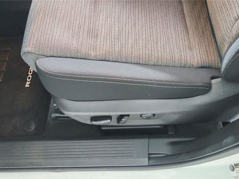 Used 2023 Nissan Rogue SV FWD image 11