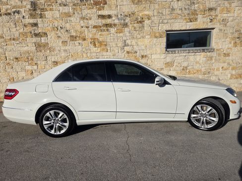 Used 2010 Mercedes-Benz E 350 4MATIC Sedan image 18