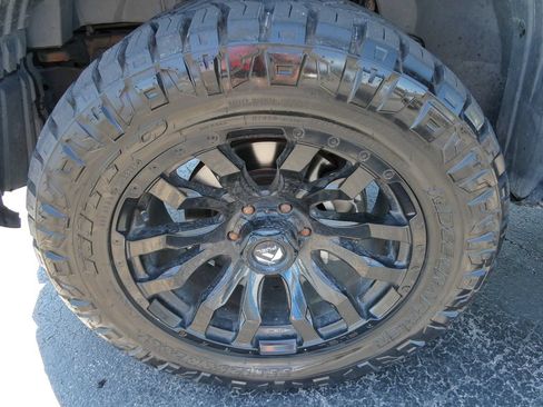 Used 2021 Nissan Titan PRO-4X w/ Pro-4x Convenience Package AWD/4WD image 11