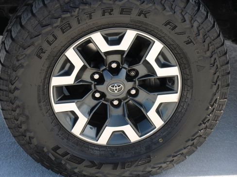 Certified 2019 Toyota Tacoma TRD Off-Road w/ Technology Package image 10