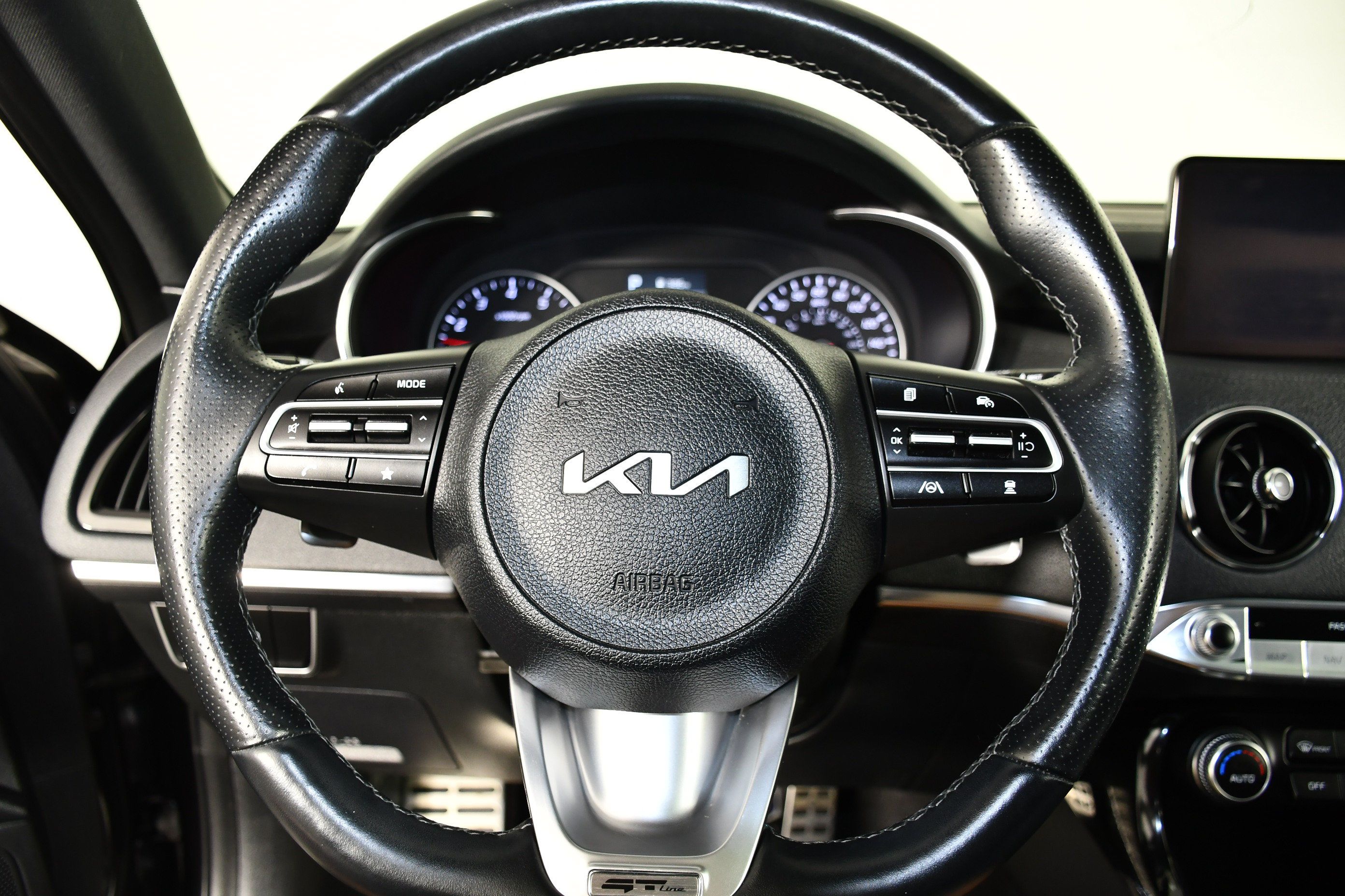 Used 2023 Kia Stinger GT-Line w/ Sun & Sound Package AWD/4WD image 19