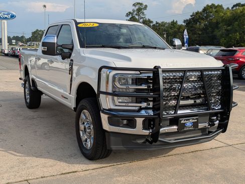 Used 2024 Ford F250 King Ranch w/ Chrome Package image 4