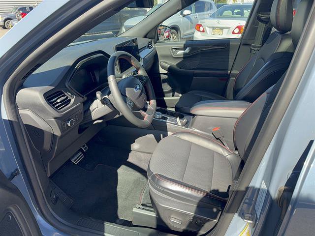 Used 2023 Ford Escape ST-Line w/ Tech Pack #1 AWD/4WD image 9