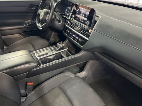 Used 2024 Nissan Pathfinder SV FWD image 19