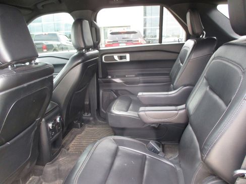 Used 2020 Ford Explorer XLT w/ Equipment Group 202A AWD/4WD image 13