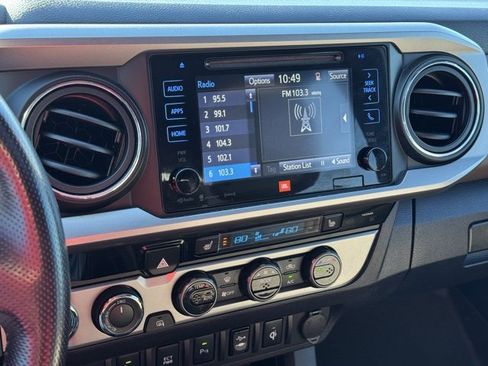 Used 2017 Toyota Tacoma Limited image 29
