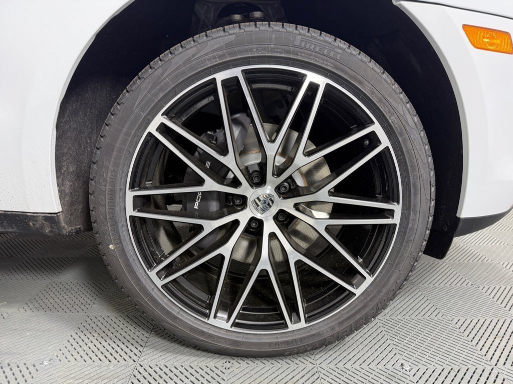 Certified 2026 Porsche Macan AWD/4WD image 14