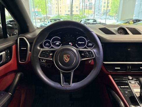Used 2023 Porsche Cayenne AWD/4WD image 14