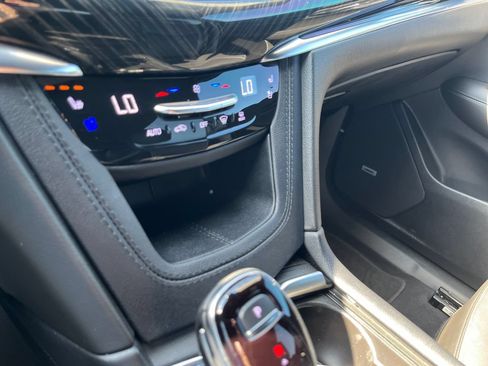 Used 2024 Cadillac XT6 Premium Luxury FWD image 20
