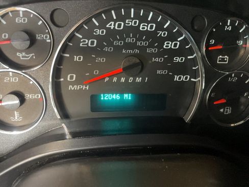 Used 2025 Chevrolet Express 2500 w/ Driver Convenience Package RWD image 17