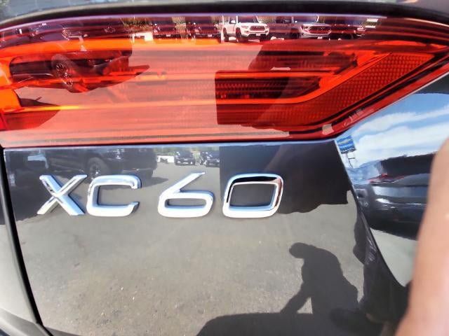 Used 2025 Volvo XC60 B5 Plus AWD/4WD image 30