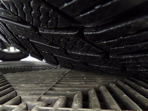 Used 2023 GMC Yukon SLT w/ Max Trailering Package image 38