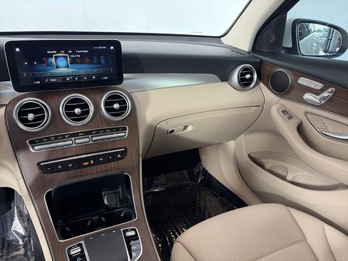 Used 2022 Mercedes-Benz GLC 300 4MATIC image 4