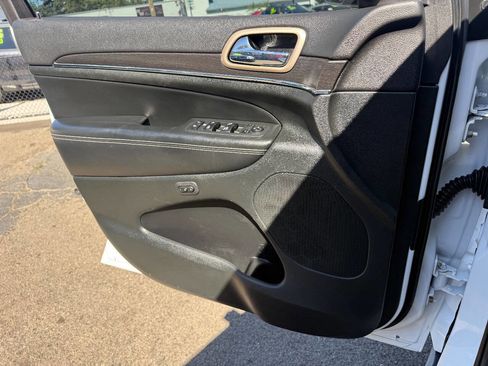 Used 2014 Jeep Grand Cherokee Limited image 22