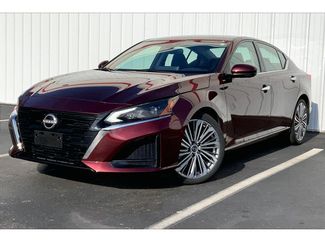 Used 2024 Nissan Altima 2.5 SL video 1