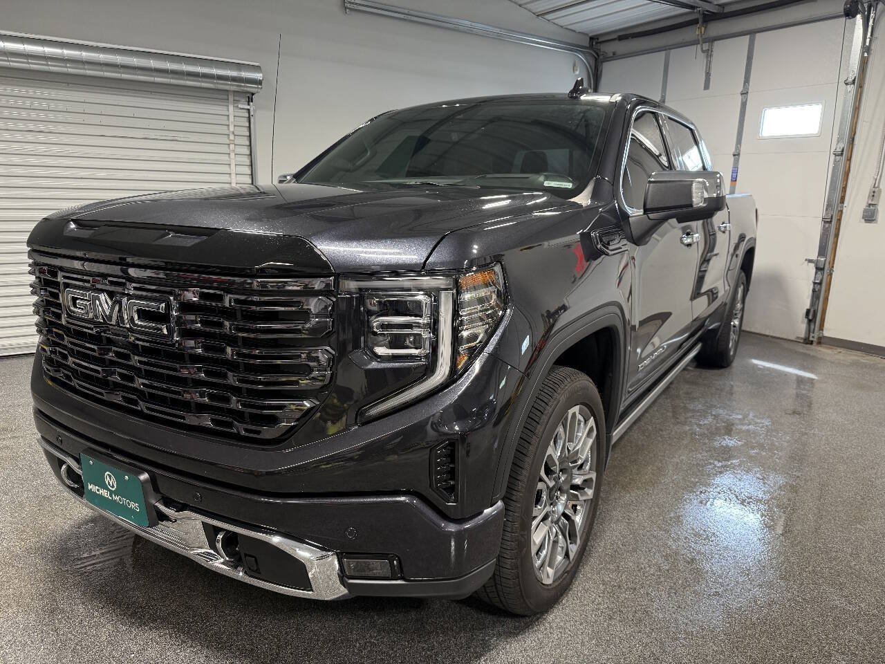 Used 2025 GMC Sierra 1500 Denali Ultimate AWD/4WD image 1